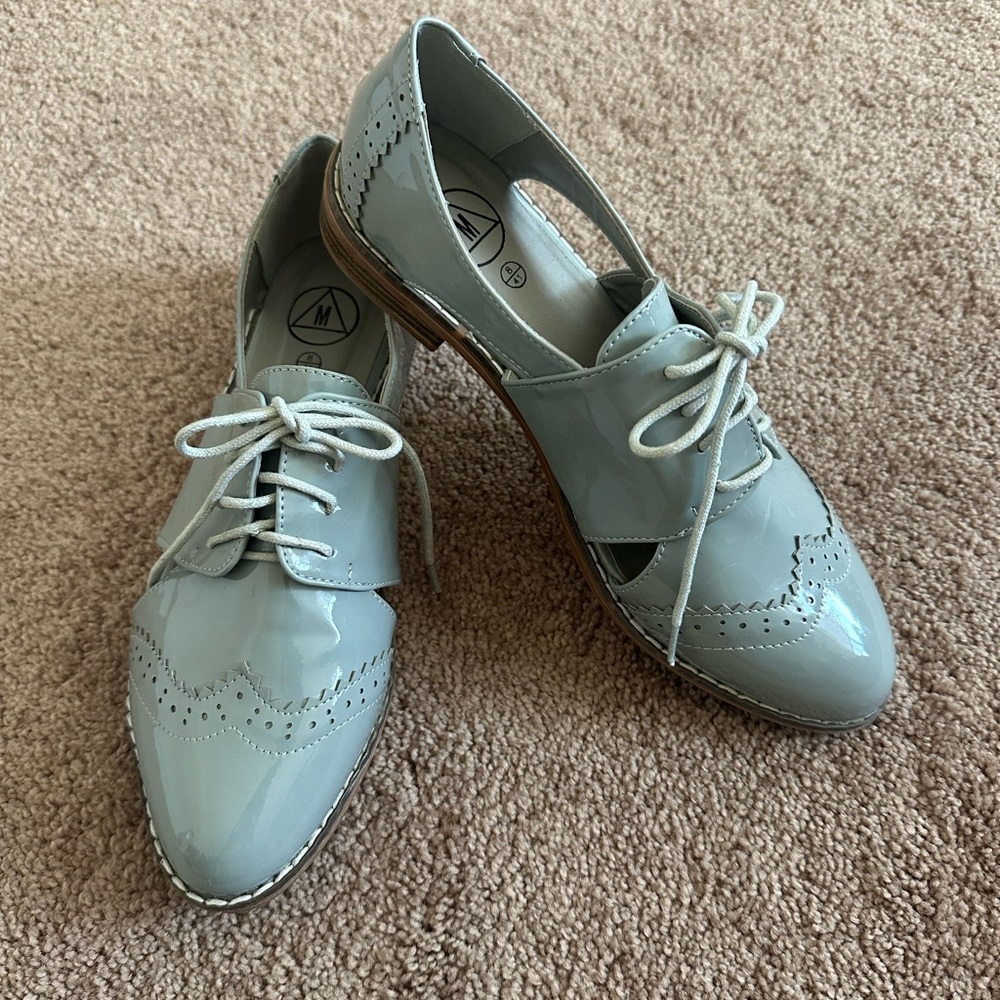 Women's Turquoise Patent Leather-like  Oxford Shoes - Size 8